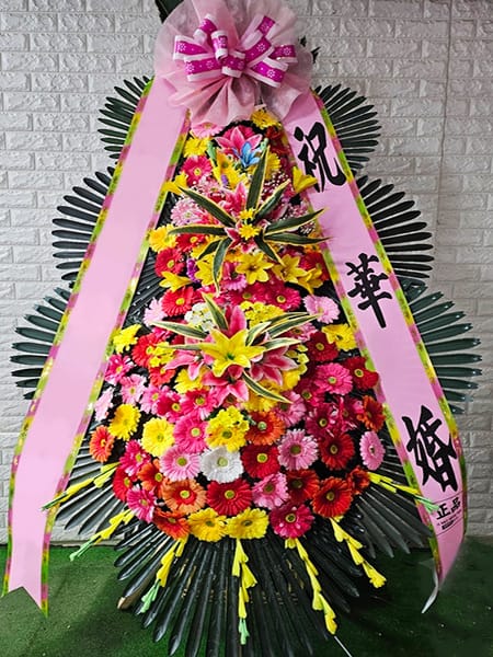 더화이트베일 예술인 협회 동료들이 디자인을 극찬한 예술적 화환